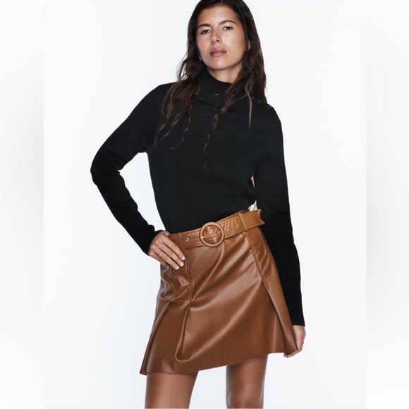 NWOT ZARA faux leather pleated mini skirt - Picture 2 of 8